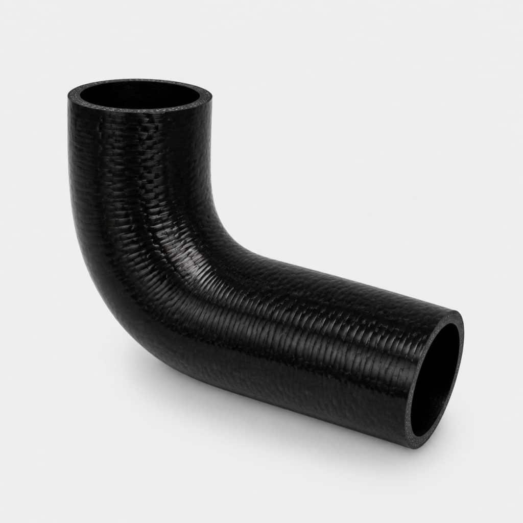 Durite d'échangeur turbo en silicone noir présentée seule sur fond neutre