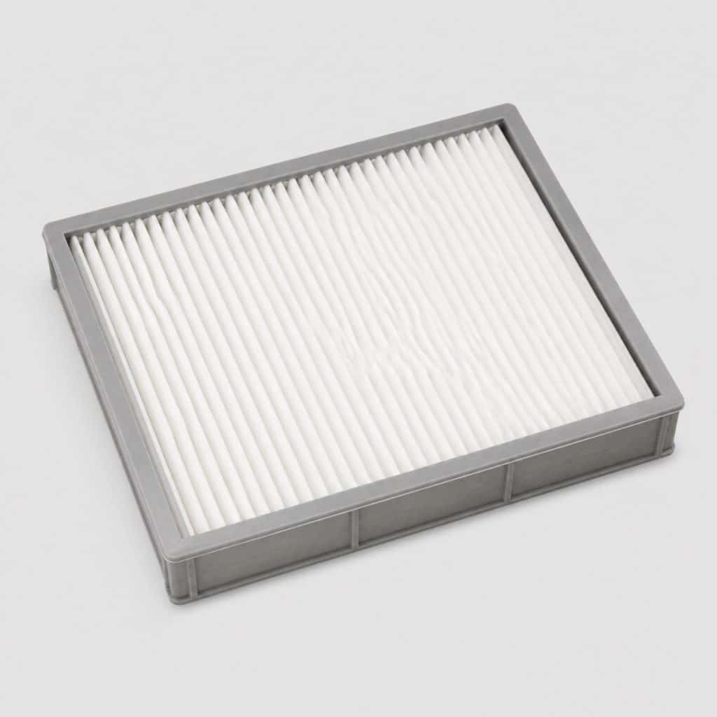 Filtre habitacle format compacte ancienne génération présenté seul sur fond neutre