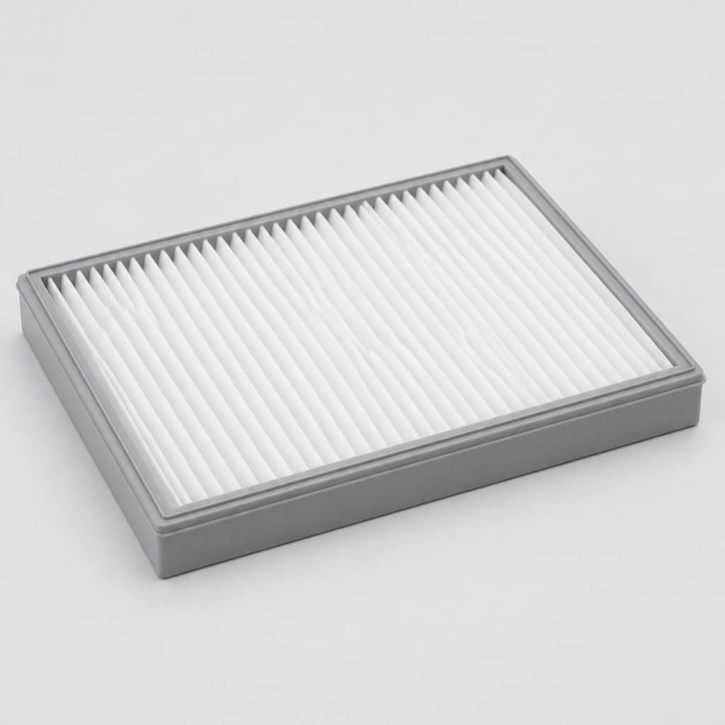 Filtre habitacle à filtration fine présenté seul sur fond neutre