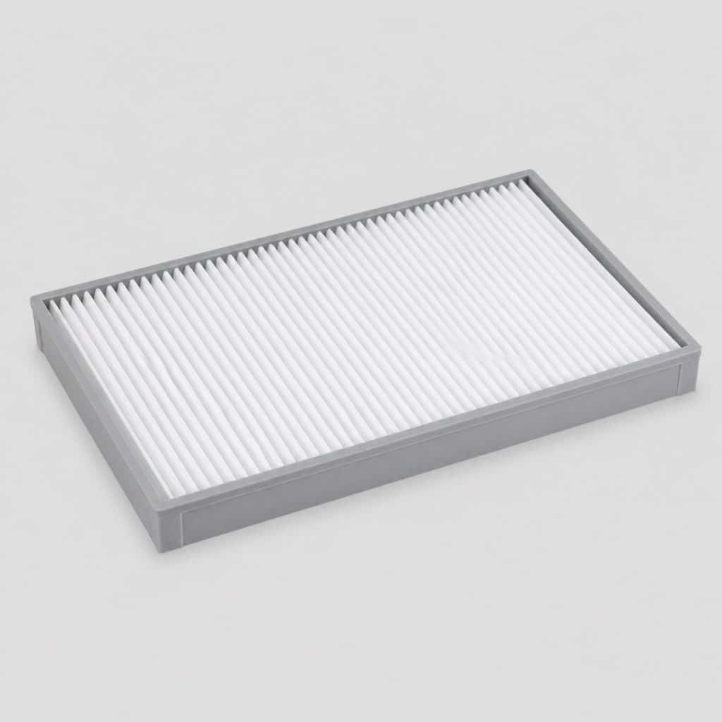 Filtre habitacle format monospace présenté seul sur fond neutre