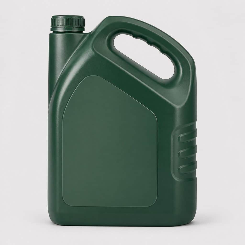 Bidon d'huile moteur 4 litres présenté seul sur fond neutre